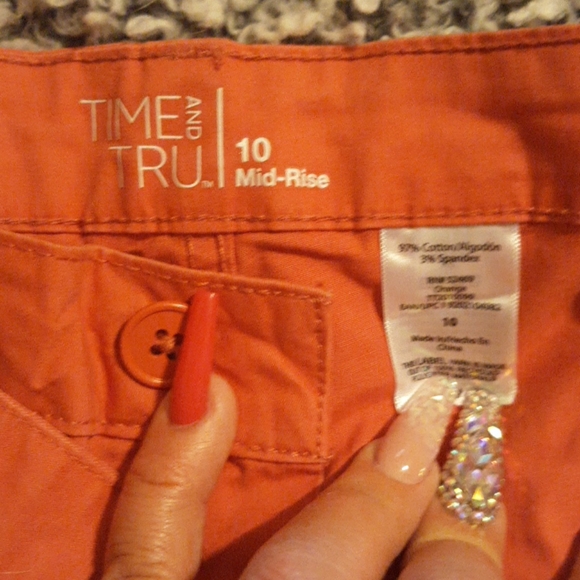 Shorts with belt - Picture 2 of 2